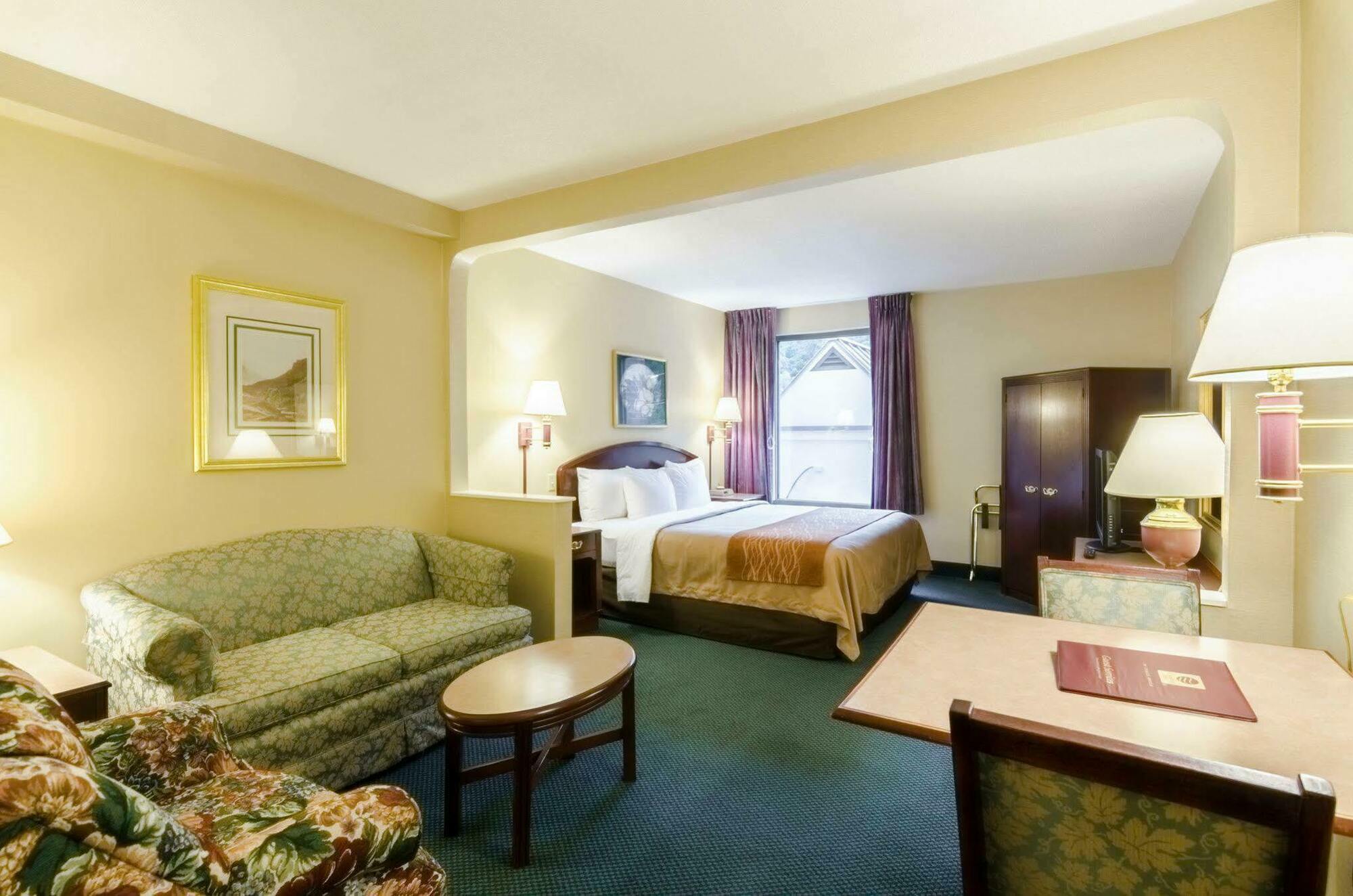 Comfort Inn & Suites Grundy Екстер'єр фото
