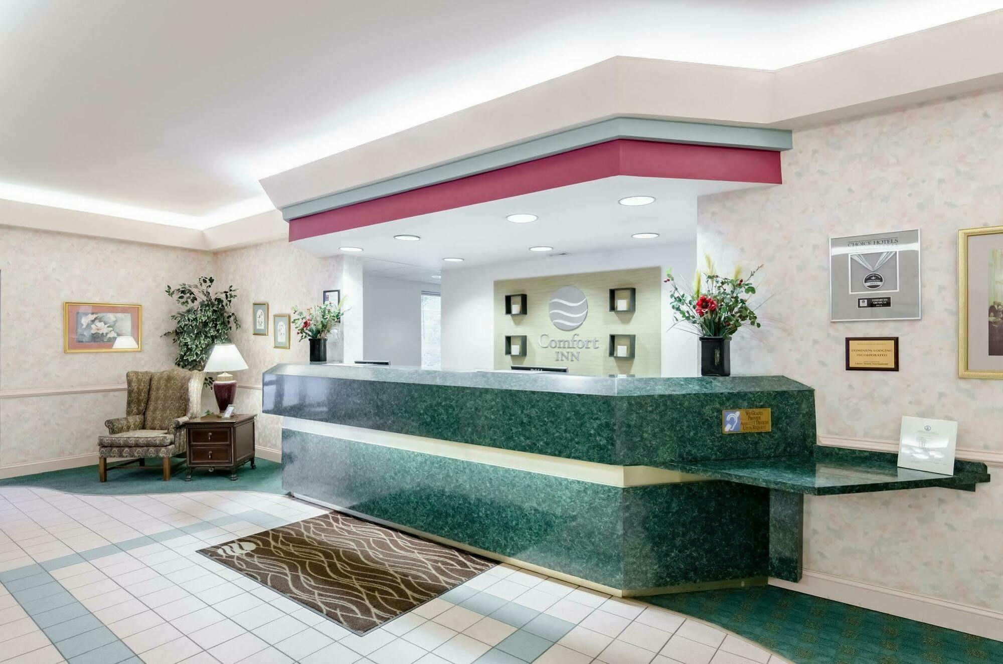 Comfort Inn & Suites Grundy Екстер'єр фото